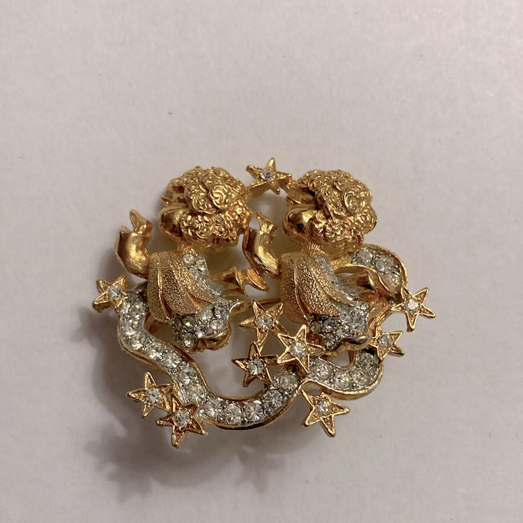 Craft Goldtone And Rhinestone Cherub Brooch
